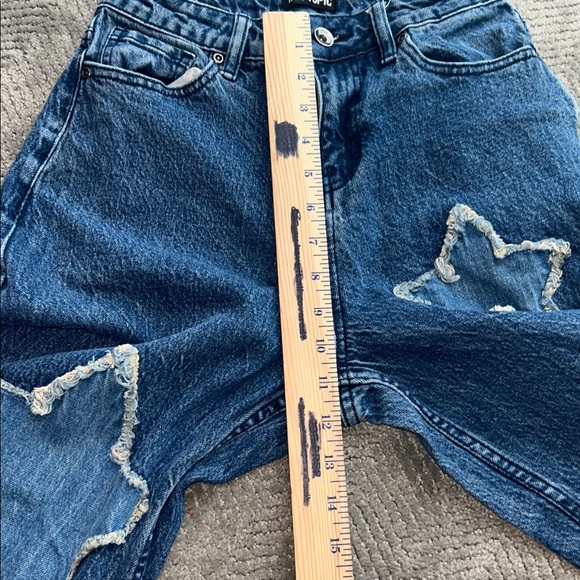 Hot Topic Women’s Blue Jeans Star Patch Wide Leg Jeans distressed Size 1 - Picture 11 of 14